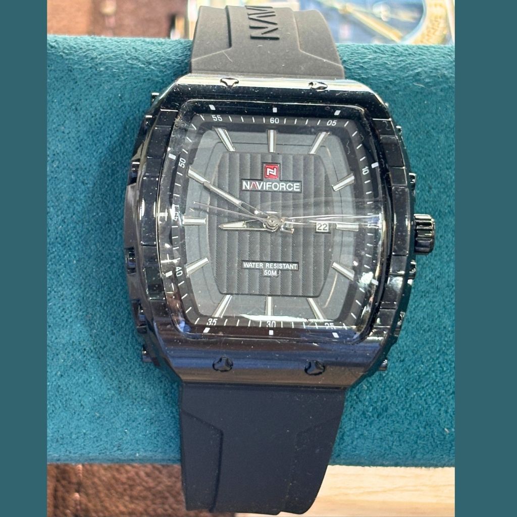 Montre Homme NAVIFORCE NF7124 Quartz Noir - Boîtier Carré & Bracelet Silicone