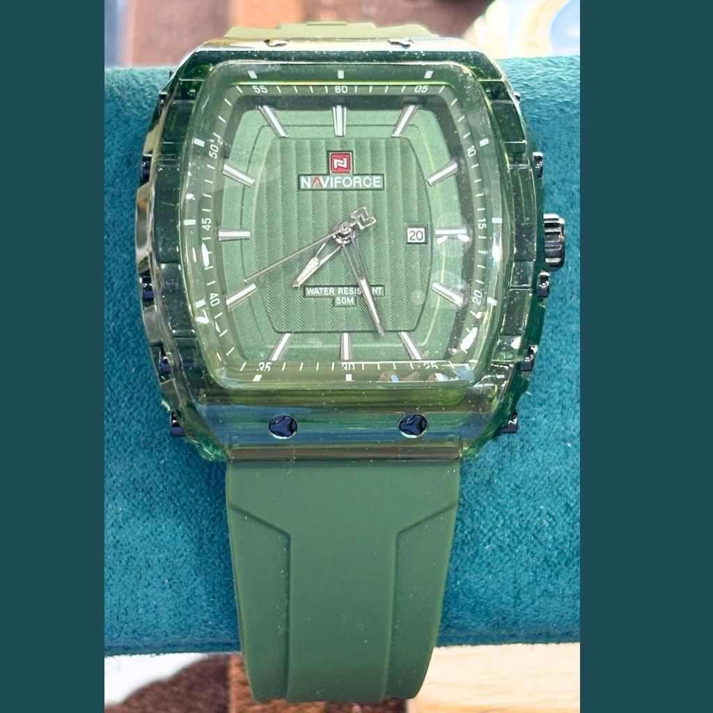 Montre Homme NAVIFORCE 8025 Chronographe Quartz - Boîtier Carré & Bracelet Silicone